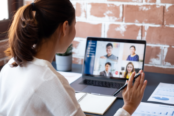 Collaborateur en télétravail