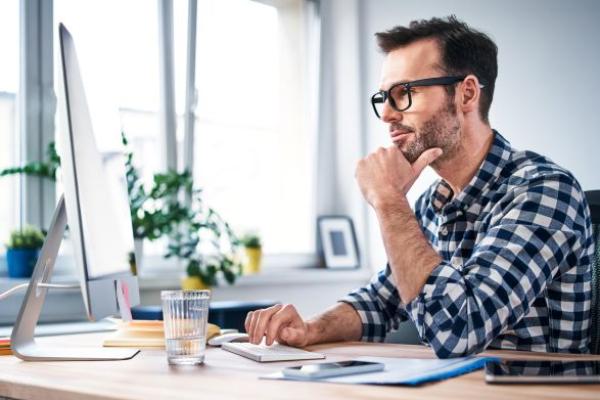 Logiciel de suivi des temps affiché sur un ordinateur pour améliorer la productivité en télétravail
