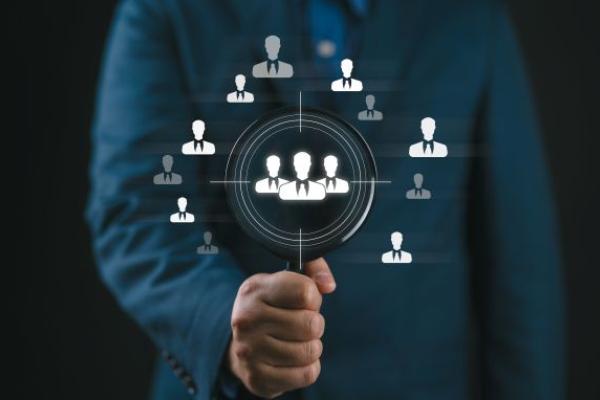 Stratégies marketing pour recruter des talents en 2024 avec étude concurrentielle et outils RH