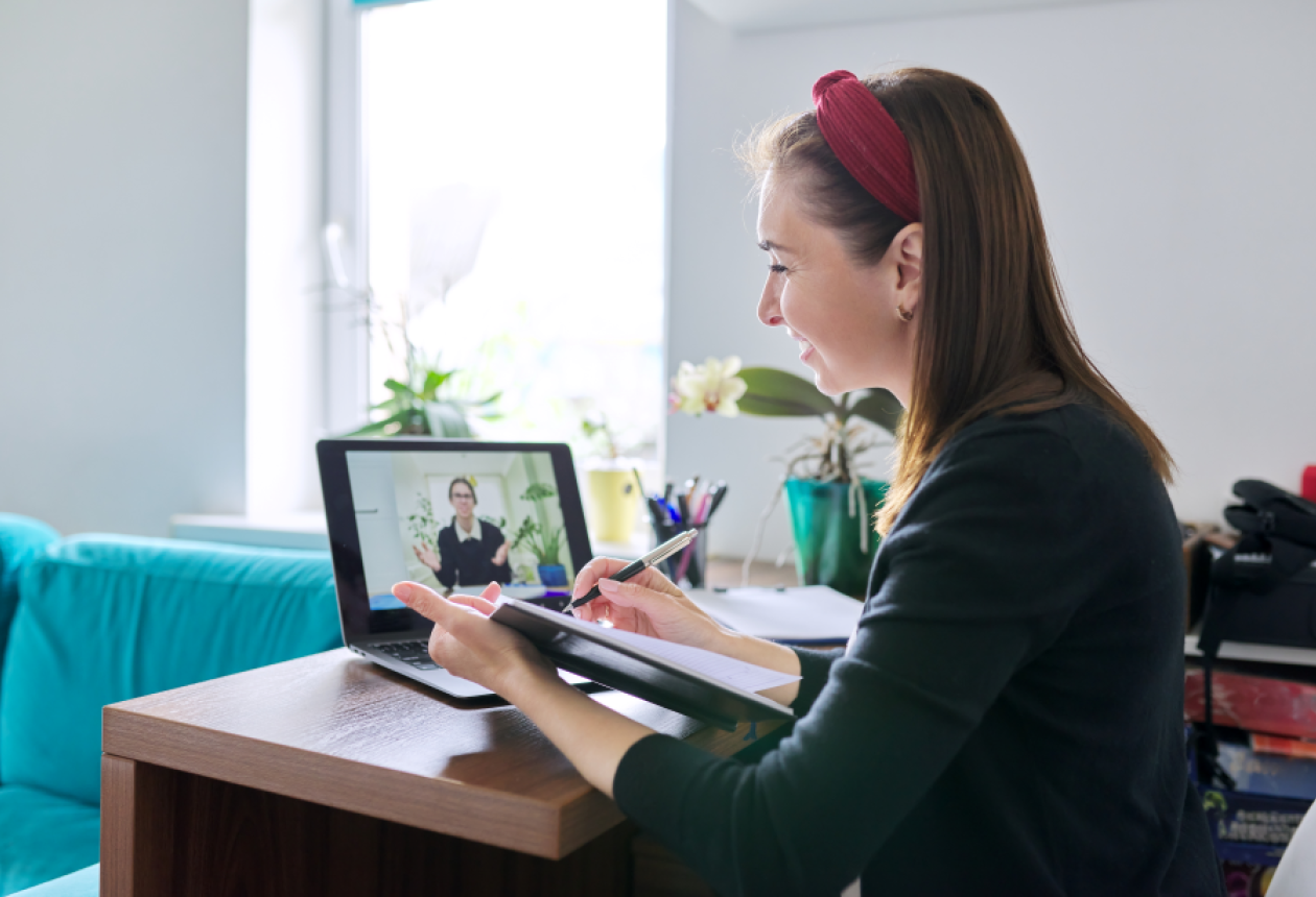 Formation en ligne vs Formation en présentiel Comment choisir la